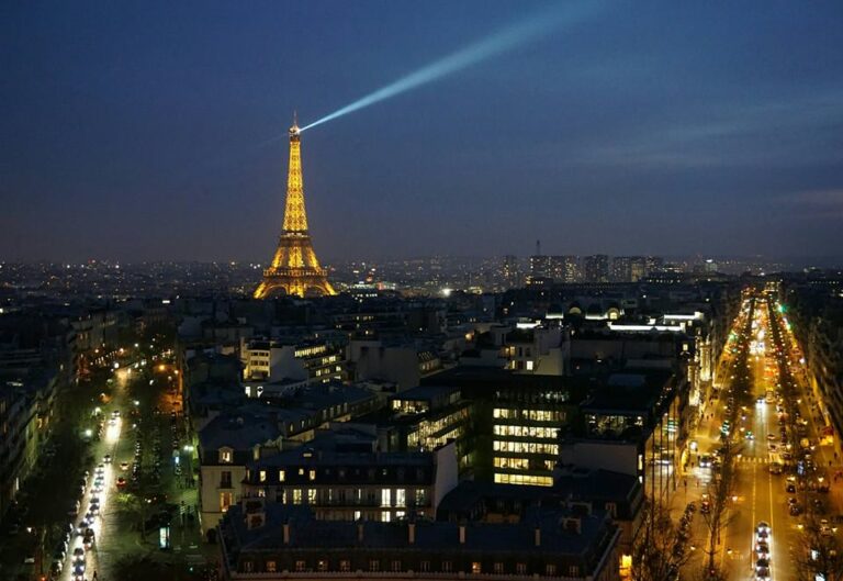 How To Visit Paris On A Budget - Mint Notion